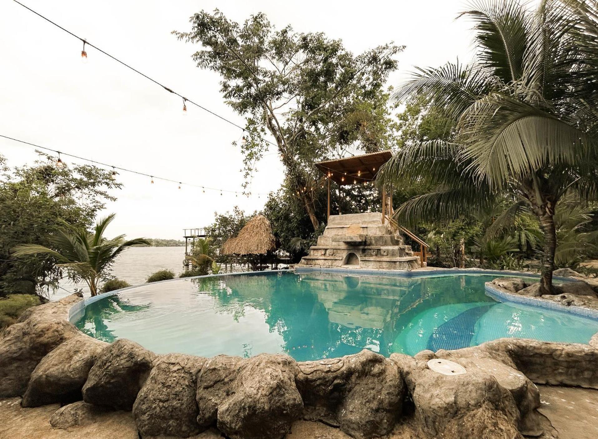 Casa Caribe Hotel Рио Дулсе Екстериор снимка